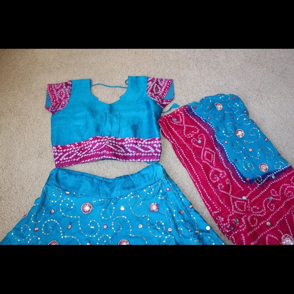 Bandhni Chaniya Choli - Picture 8 of 8